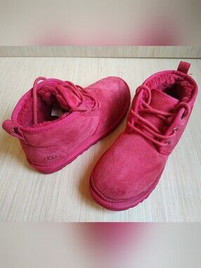 Ugg Uggs Neumel Chukka Boots Lace Up Red Ankle Comfy Suede Shoes Women's Size 8